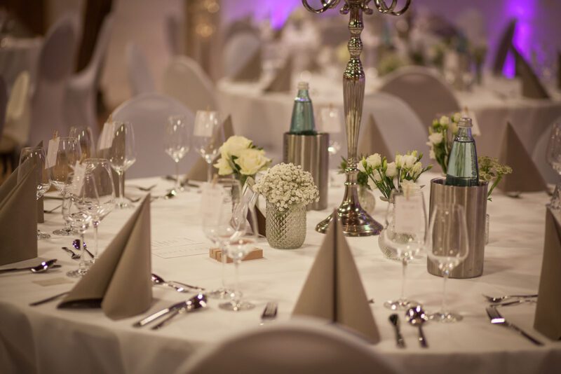 Klassiche gedeckter Hochzeitstisch